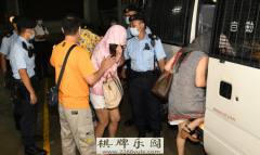香港警方在葵涌捣百家乐赌场拘13男女检20万筹码
